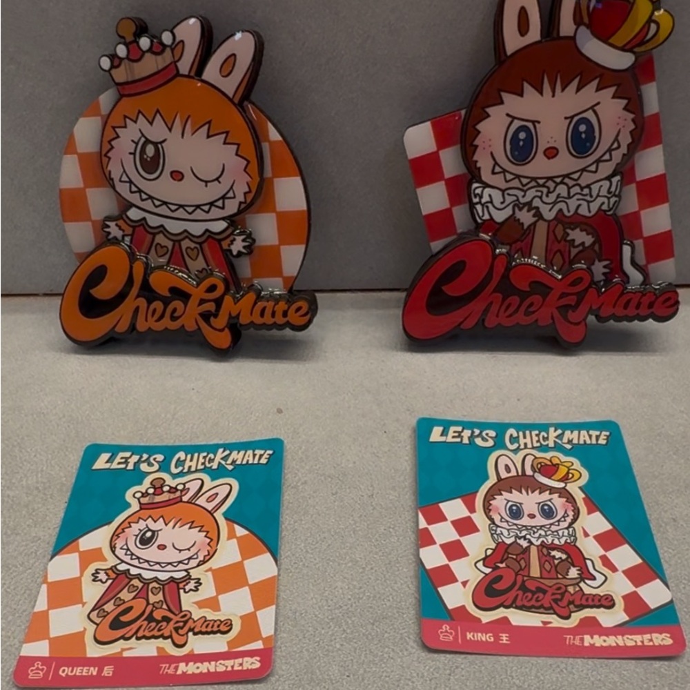 Pop Mart Lets Checkmate Character Magnet - Queen